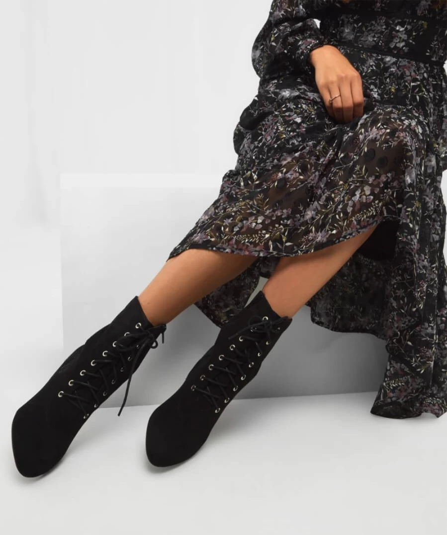 Joe Browns Women's Black Embroidered Boots - Enchanting Design for Stylish Footwear